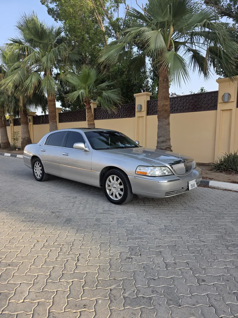 Lincoln Town Car 1