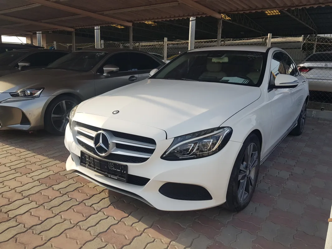 Mercedes-Benz C-Class 1