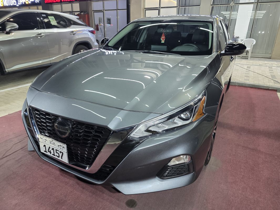 Nissan Altima 1