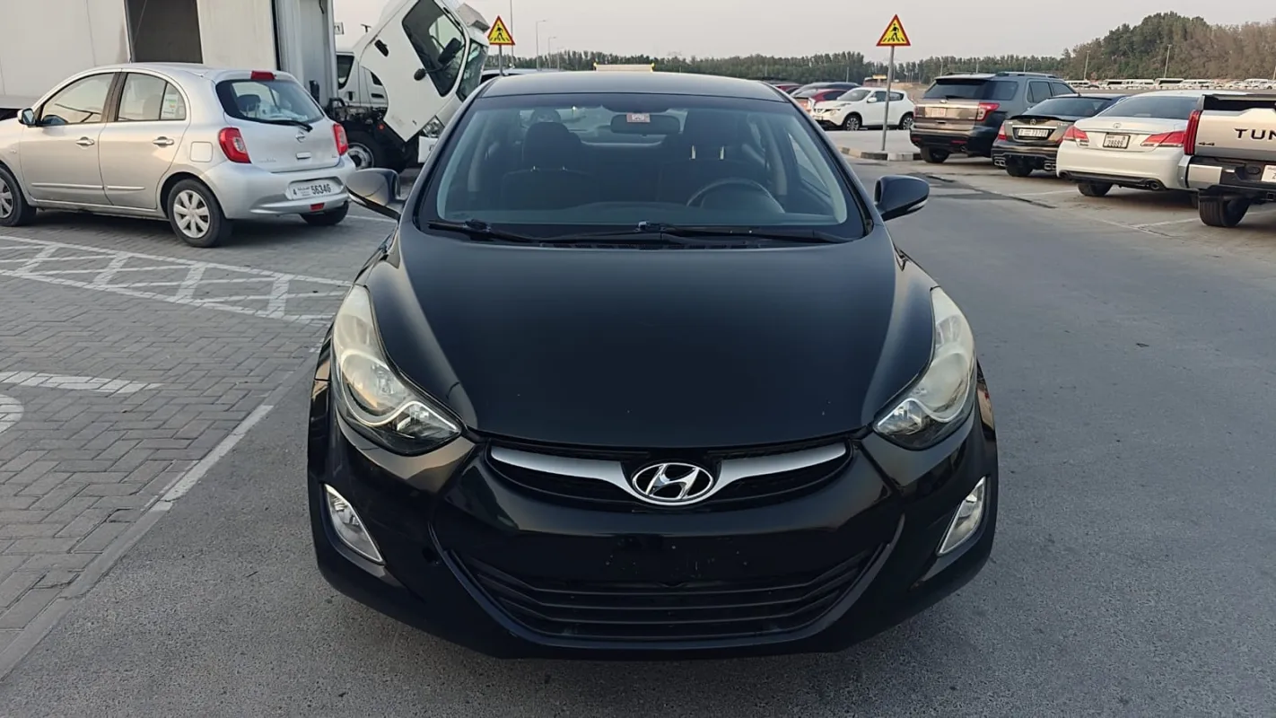 Hyundai Elantra 1