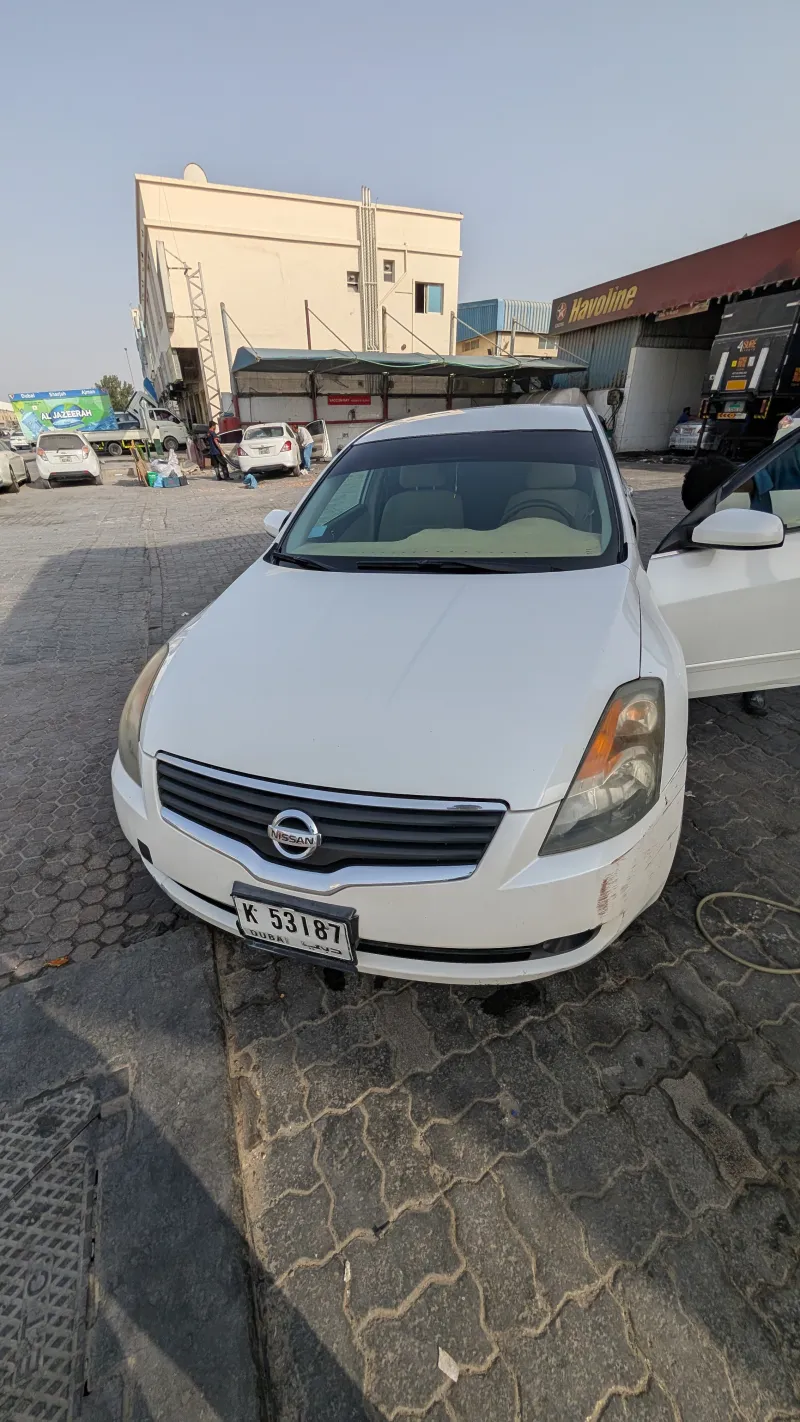 Nissan Altima 1
