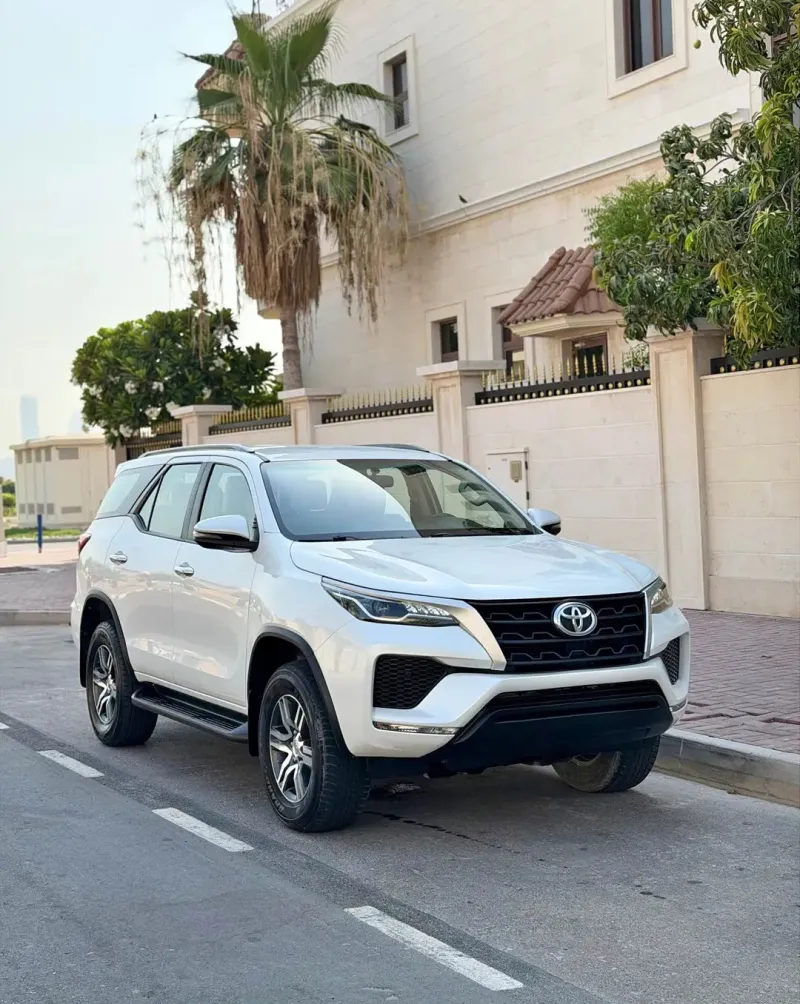 Toyota Fortuner 1