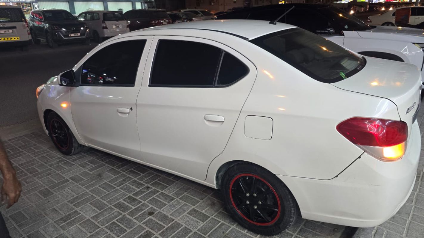 Mitsubishi Attrage 2014 1