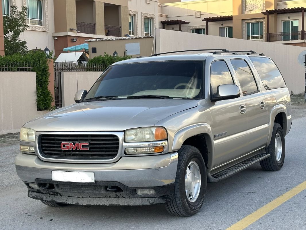 GMC Suburban 1