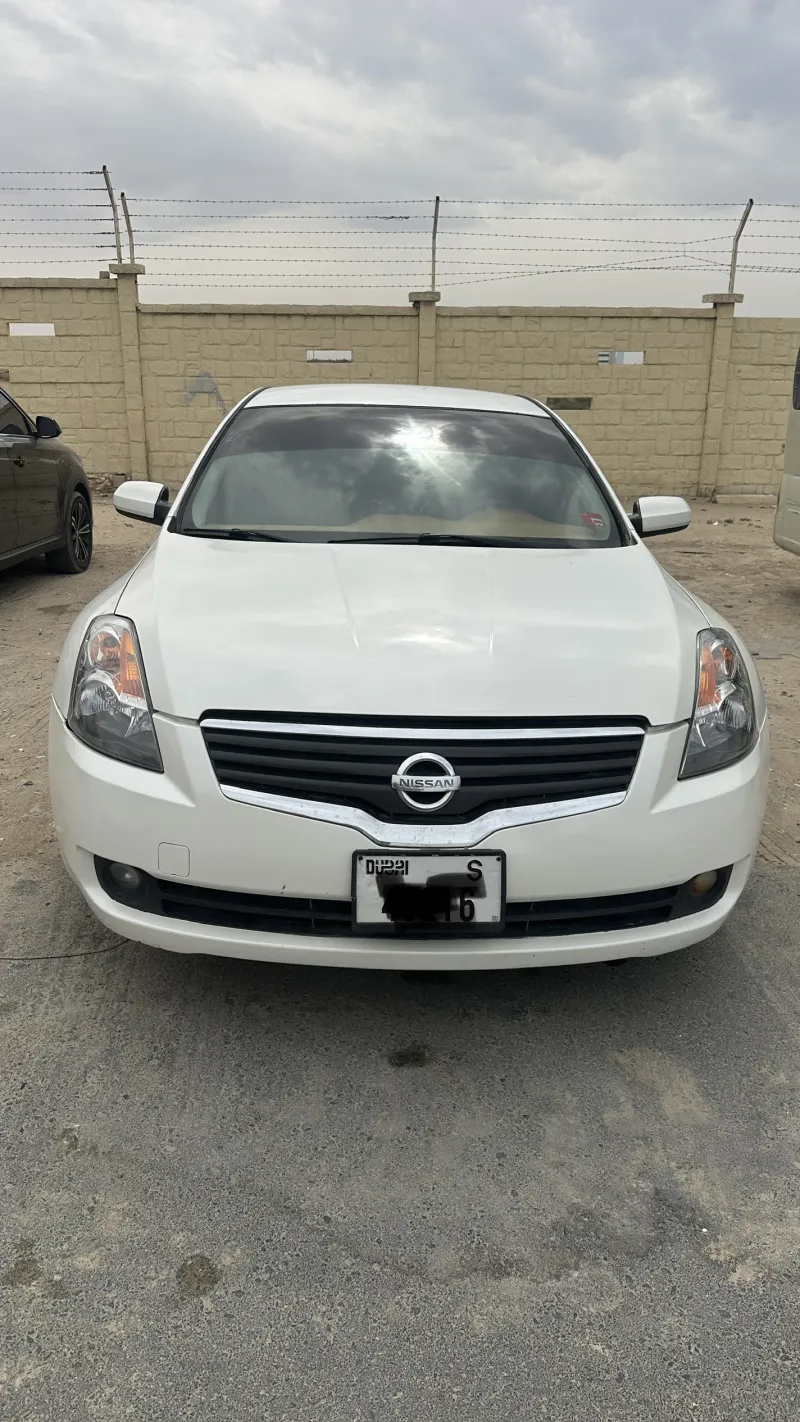 Nissan Altima 1